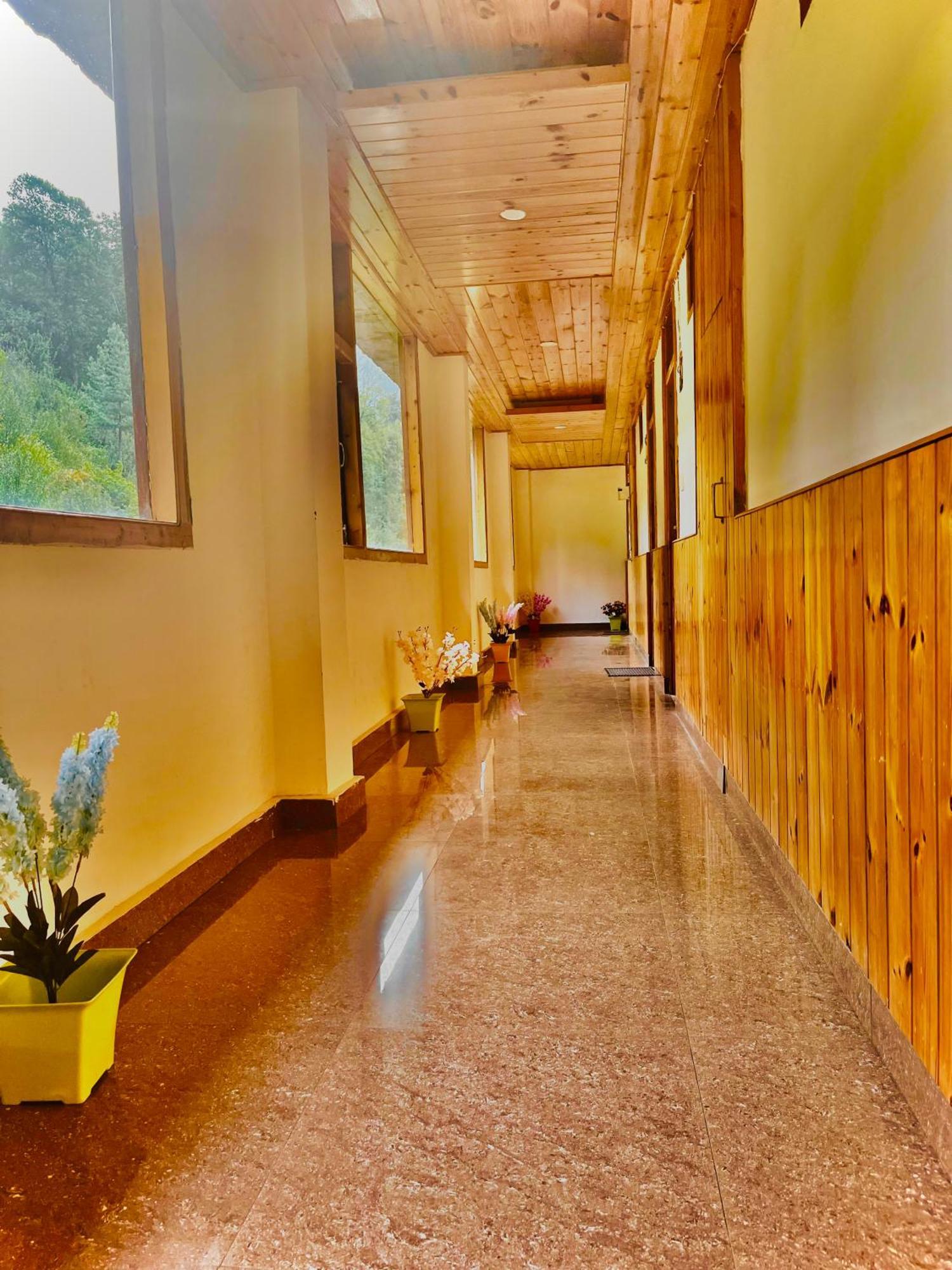 Himalayan Riverside Resort, Manali エクステリア 写真